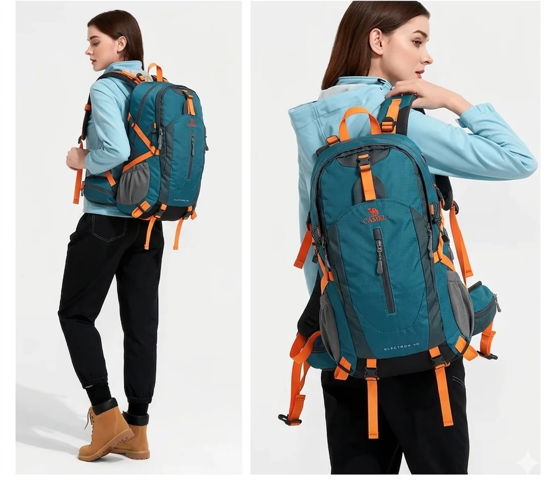 Femme portant le sac CAMEL 40L bleu en randonnée