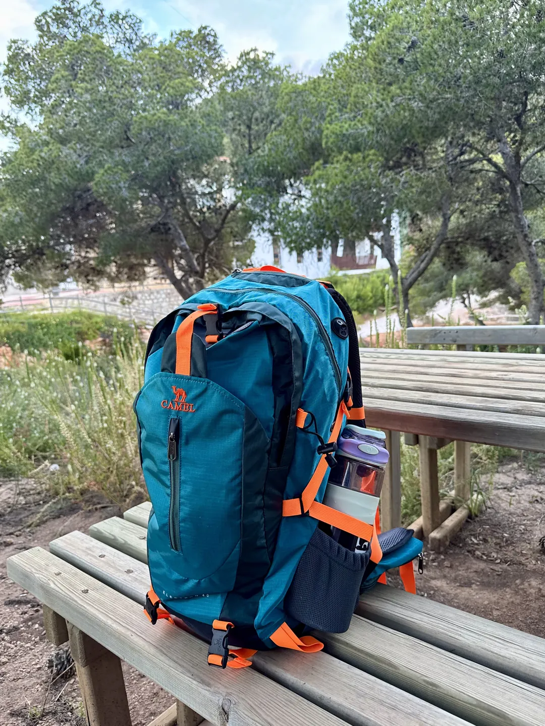 Sac CAMEL 40L avec vue sur la mer — photo réelle