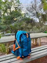 Sac CAMEL 40L sur banc, logo CAMEL visible - photo réelle de profil