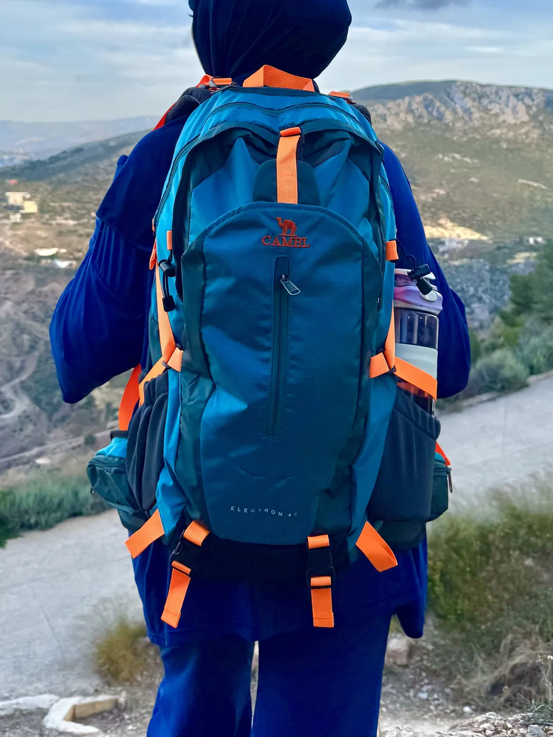 Sac CAMEL 40L de dos — logo CAMEL visible