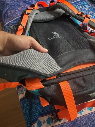 Avis client - Sac CAMEL 40L détail logo et dos
